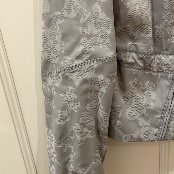 Lululemon Travel to Track Jacket Gray—Excellent Condition! Pockets-Lightweight-4 - Picture 7 of 13